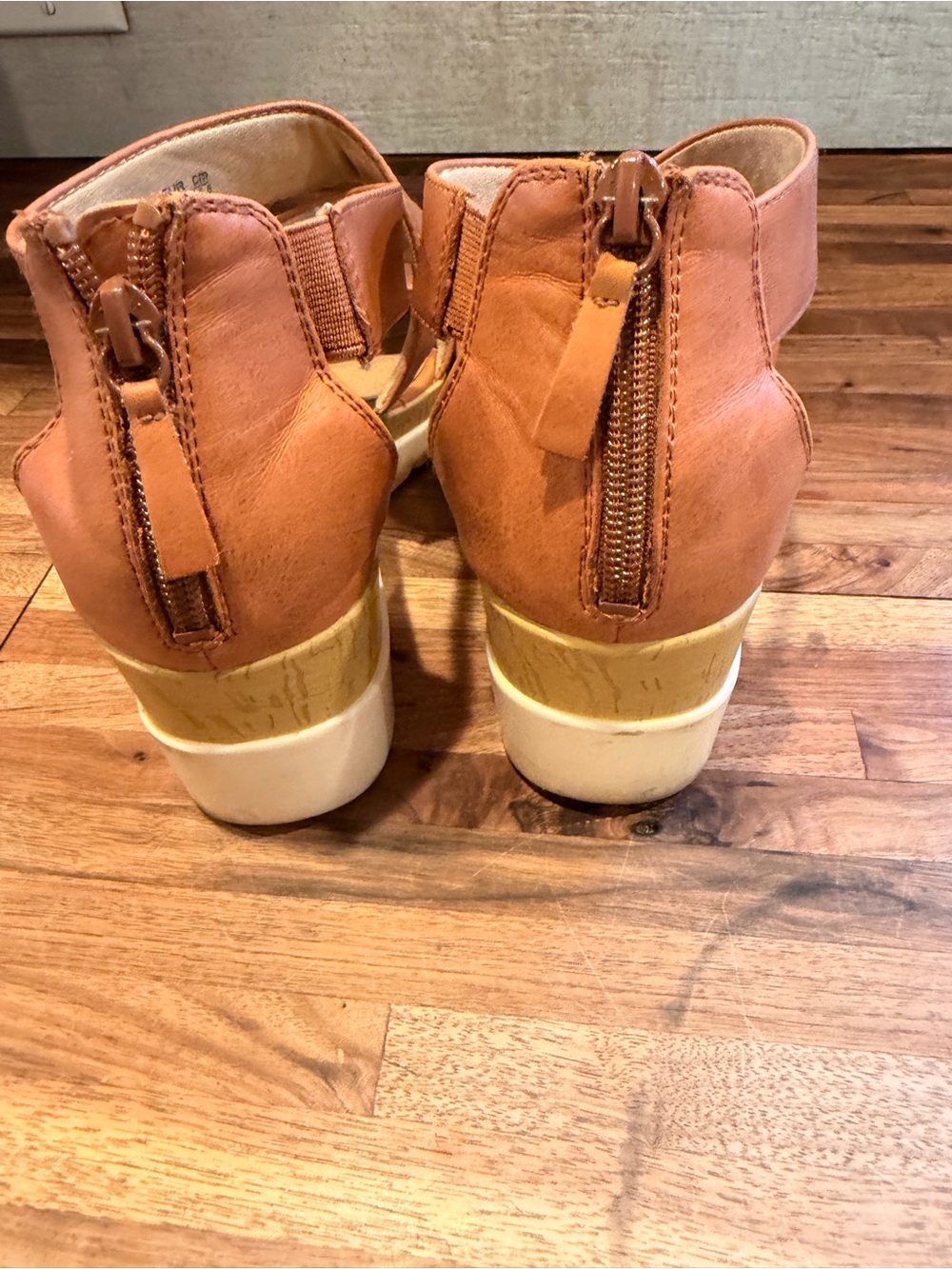Soul by Naturalizer Cognac Leather Platform Sandals with Back Zip - Picture 4 of 6